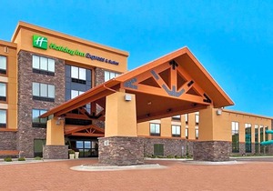 2-Star Hotel ∙ Holiday Inn Express and Suites Great Falls, an IHG Hotel