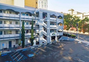 2-Star Hotel ∙ Days Inn by Wyndham San Diego/Downtown/Convention Center