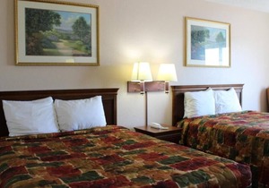 2 x Non-Smoking Two Queen Beds at FairBridge Inn Express Mt Vernon