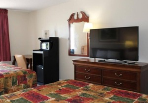 2 x Non-Smoking Two Queen Beds at FairBridge Inn Express Mt Vernon