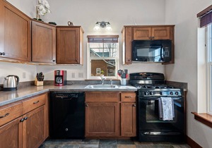 3 Bears - 3 Bedroom 3 Bath Parkside Bungalow