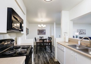3 BR Fabulous Group/Family Getaway - Fully Furnished - Central Boise - D107