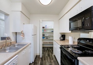 3 BR Fabulous Group/Family Getaway - Fully Furnished - Central Boise - D107