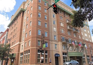3-Star Hotel ∙ Holiday Inn Express Savannah - Historic District, an IHG Hotel