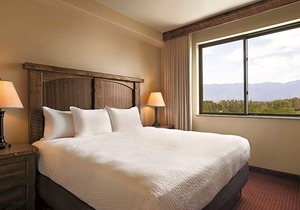 3-Star Hotel ∙ Glacier International Lodge