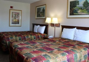 3 x Non-Smoking Two Queen Beds at FairBridge Inn Express Mt Vernon