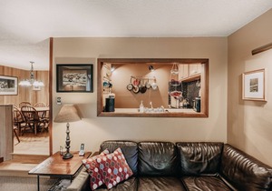 41SW - Sauna - WiFi - Fireplace - Sleeps 8 by RedAwning
