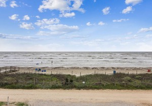 4513BETSYSBBNH - Betsy's Beachfront Cottage
