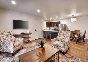 6H Spacious Moab RedCliff Condo, POOL & HOT TUB