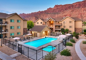 6H Spacious Moab RedCliff Condo, POOL & HOT TUB