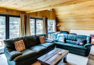 8 Cedar Lane