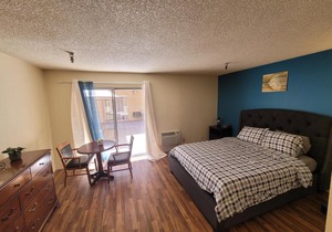 (A05) Beverly Hills Hotel Style Unit