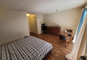 (A05) Beverly Hills Hotel Style Unit