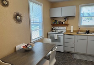 Adorable Finch Arboretum 1BR Duplex/AC/Free Parking/Centrally Located