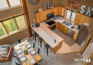 Adorable Ski-In/Out Big Horn! Walk to Big Sky Resort! Cozy Fireplace!