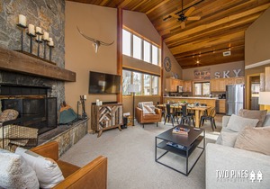 Adorable Ski-In/Out Big Horn! Walk to Big Sky Resort! Cozy Fireplace!