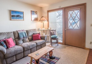 Alpine Villa 21 -Perfect for a Couple or Family of Four, Walk to Lifts & Town