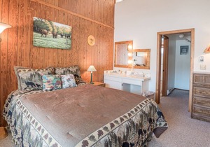 Alpine Villa 21 -Perfect for a Couple or Family of Four, Walk to Lifts & Town