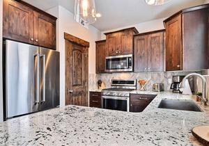 Amazing 3BR w/New Furnishings & Hot Tub! Mins. Away from Deer Valley/Park City