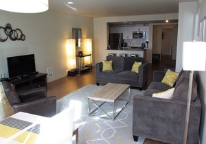 Amazing Location by Pike Pl Market ~ Water Views ~ HUGE, Sleeps 8, 6 adults max