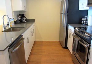 Amazing Location by Pike Pl Market ~ Water Views ~ HUGE, Sleeps 8, 6 adults max