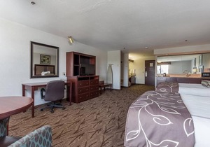 AMAZING UNIT! COMPLETE WITH SPA, POOL, HOT-TUB
