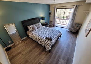 (B03) Lovely Beverly Hills Hotel Style Room