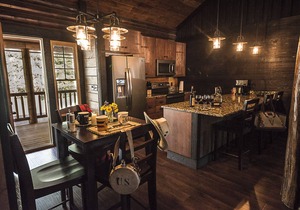 Bear Creek Cabin 3 - 2 bed, 2 bath cabin, sleeps 6