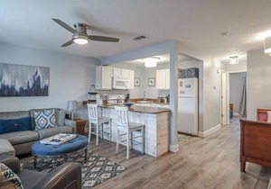 Beautiful 1 Bd / 1 Bth 2nd Floor Condo Just a Short Walk to the Beach OS-86