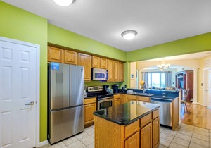 Beautiful 2 Bedroom /2 Bathroom Condo w/Bonus Overlooking the Gulf LT2-403