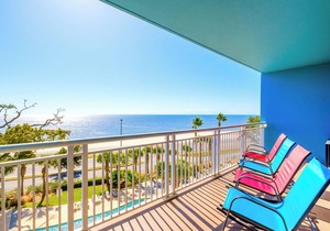 Beautiful 2 Bedroom /2 Bathroom Condo w/Bonus Overlooking the Gulf LT2-403