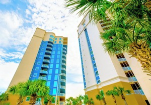 Beautiful 2 Bedroom /2 Bathroom Condo w/Bonus Overlooking the Gulf LT2-403