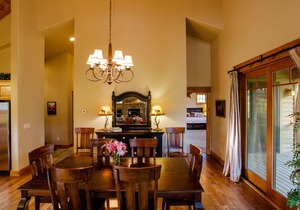 Beautiful 2 Bedroom Cabin in Dover Bay/Sandpoint Idaho. Sleeps 7.