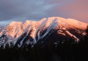 Beautiful Chalet with Mountain Views, located 1 mile from Glacier National Park