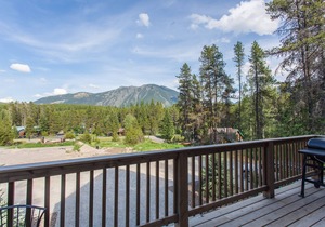 Beautiful Chalet with Mountain Views, located 1 mile from Glacier National Park