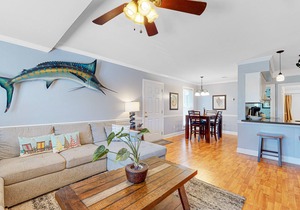 Beautiful Dog-friendly condo with full kitchen, free wifi and golf course views