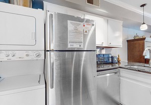Beautiful Dog-friendly condo with full kitchen, free wifi and golf course views
