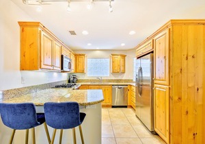 Beautiful Home, Bay + Beach Views, Rooftop Deck & Firepit