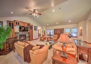 Beautiful Priest Lake Home on Golf Course!