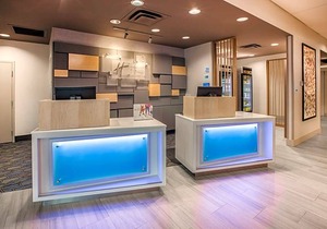 Best Western Valencia/Six Flags Inn & Suites