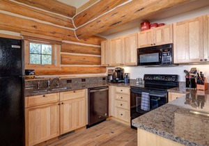 Big Sky Resort/Powder Ridge-Ski In/Ski Out with Private Hot Tub & Amazing Views