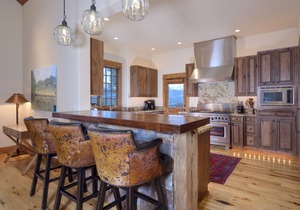 Big Sky Vacation Rentals: Cowboy Suite 2D