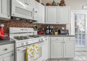 Biloxi/gulfport condo, gated community/newly decorated/pet friendly