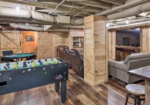 Blue Ridge Cabin with Hot Tub and Fire Pit!