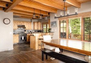 Book Now for Winter Stays! Cowboy-Chic, Ski-In/Ski-Out Home with Mountain Views!