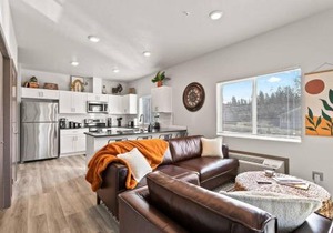 Brand New 2 Bed 2 Bath Near Perry District and DT
