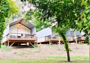 Brand new waterfront Cabin with many amenities: Pool, hot tub & kayaking. - SG2