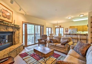 Breckenridge Condo Hot Tub Access and Close to Ski!