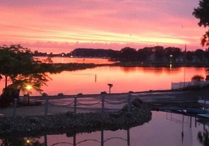 #C - 1 of 4 Waterfront Rental Units - Clean, Safe & Small Complex (Sleeps 8-32)