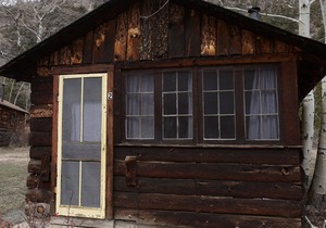 Cabin 2 at Sportsman’s Lodge, Rustic Cabin 2 at Sportsman's Lodge